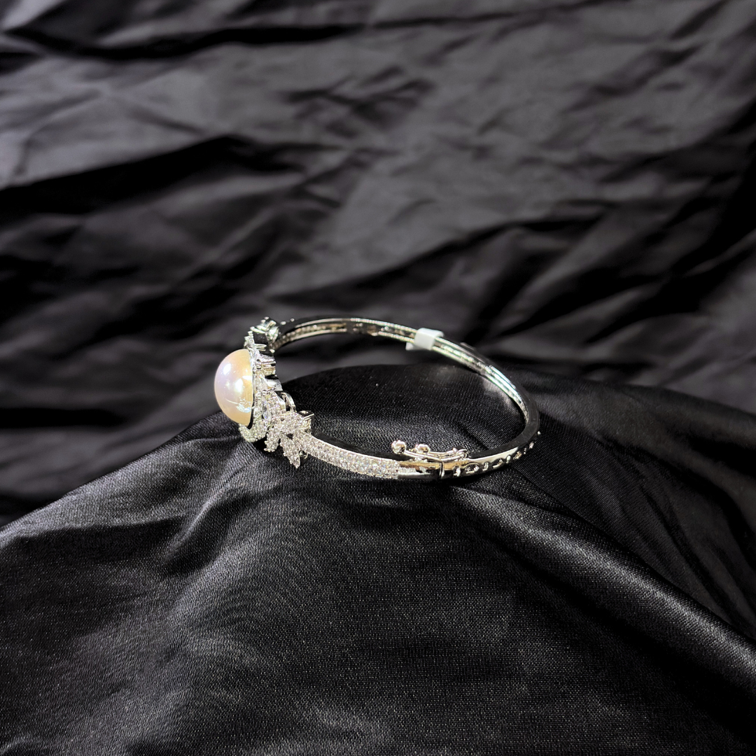 Moonlit Grace - The Royal Cuff