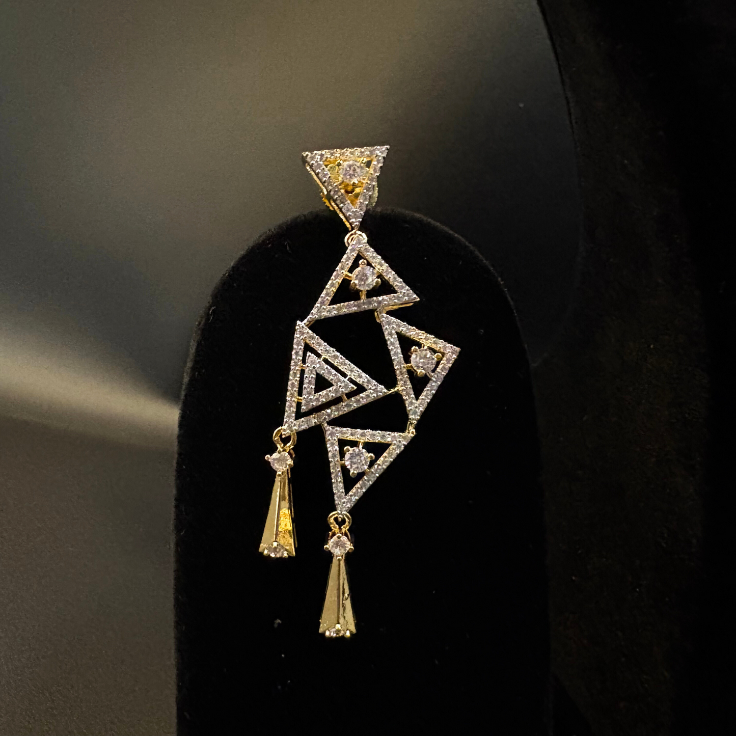 Trishakti Modern Diamond Necklace Set