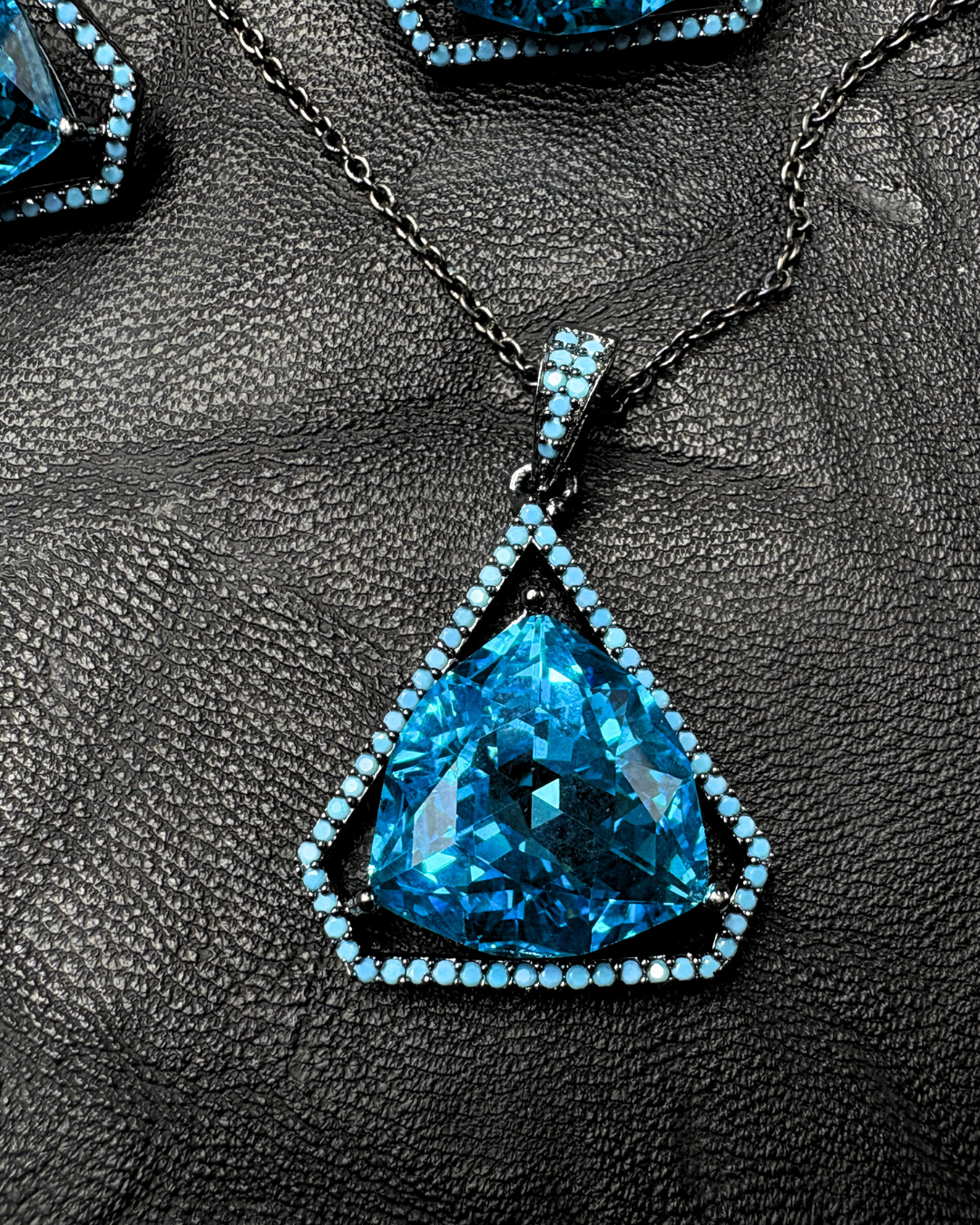 Turquoise Swarovski pendant set