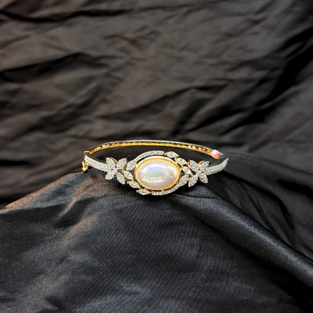 Moonlit Grace - The Royal Cuff