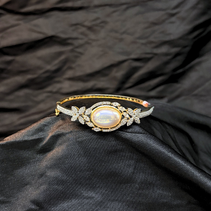 Moonlit Grace - The Royal Cuff