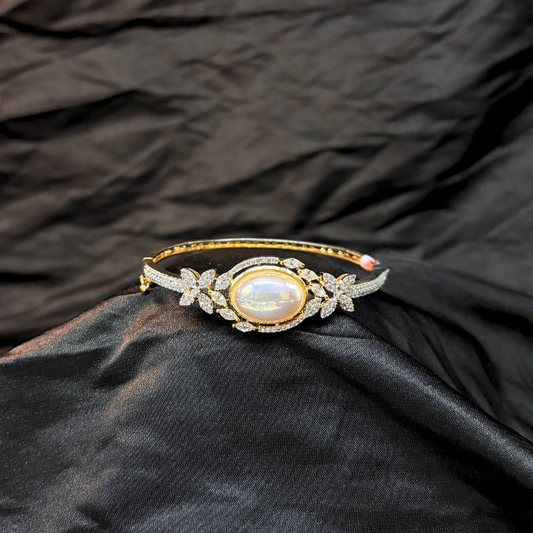 Moonlit Grace - The Royal Cuff