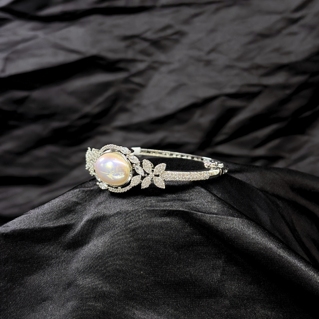 Moonlit Grace - The Royal Cuff