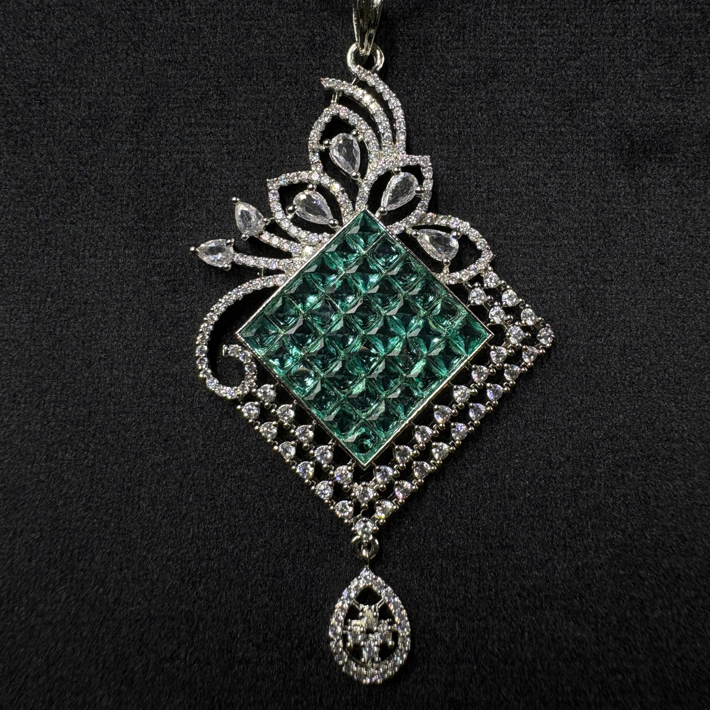 Noor-E-Zewar - The Royal Radiance Set