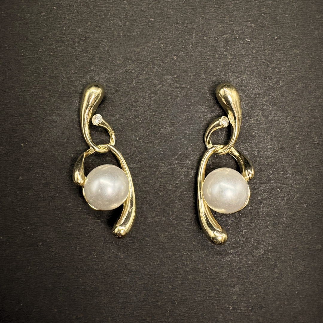 The Swirl Pearl Curves Earrings