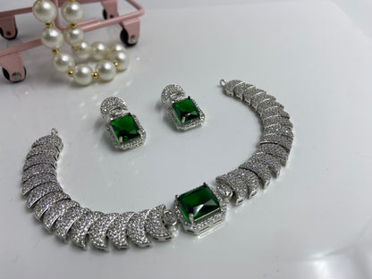 Crescent Nano Setting String with Emerald Centrepiece
