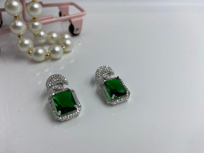 Crescent Nano Setting String with Emerald Centrepiece