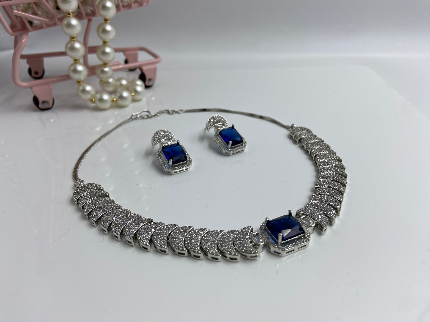 Crescent Nano Setting String with Prussian Blue Centrepiece