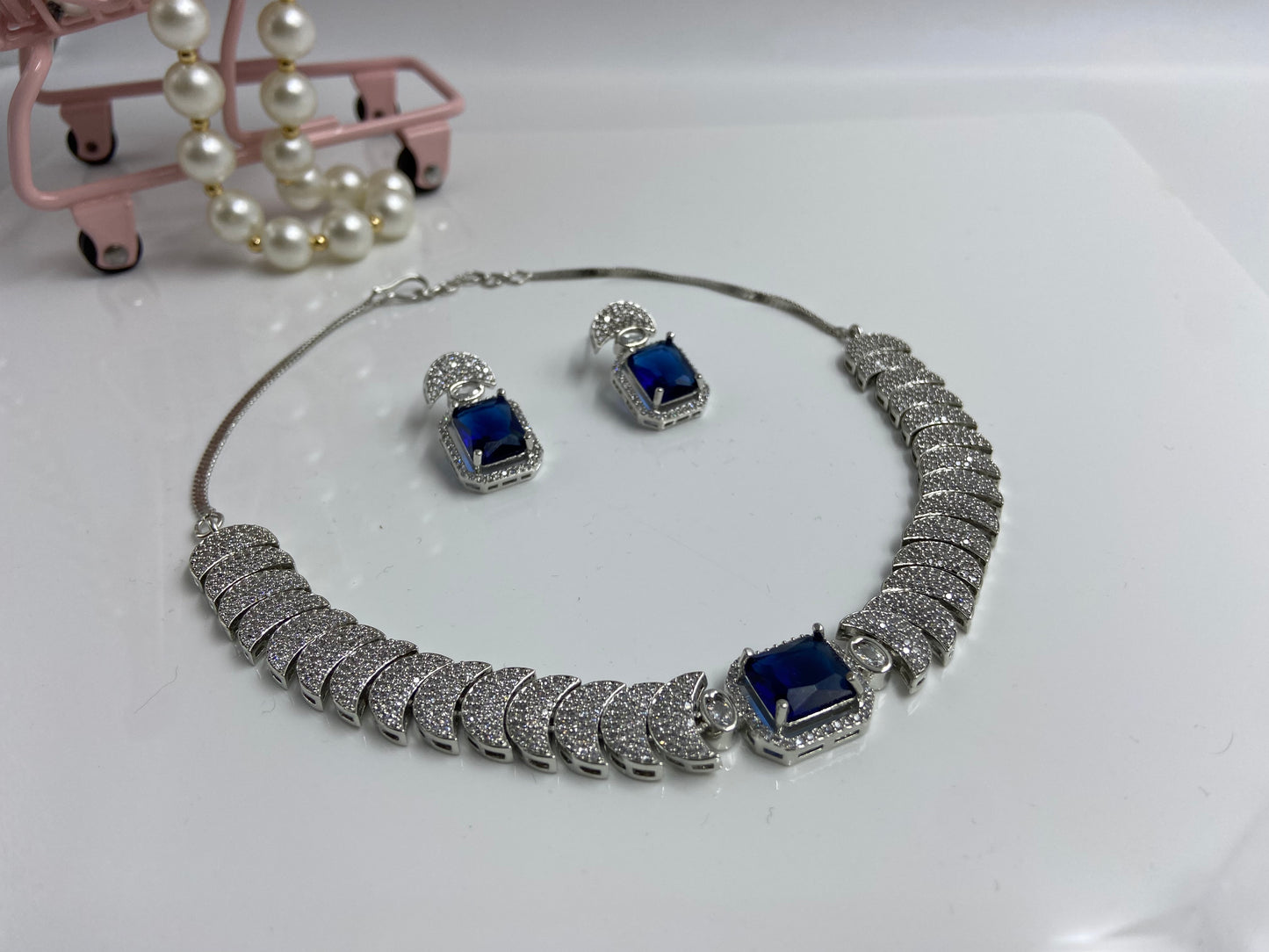 Crescent Nano Setting String with Prussian Blue Centrepiece