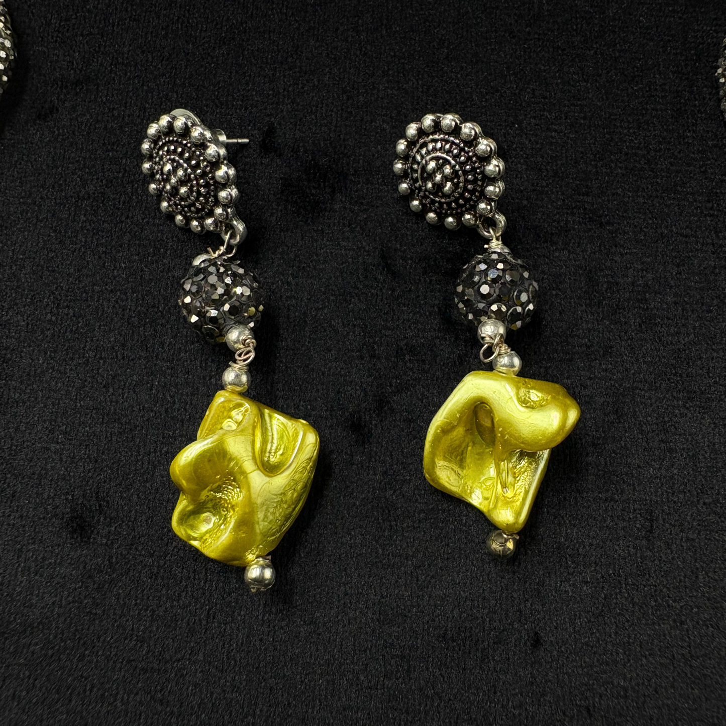 Noor-e-Nazaakat - The Yellow Blue Mala Set