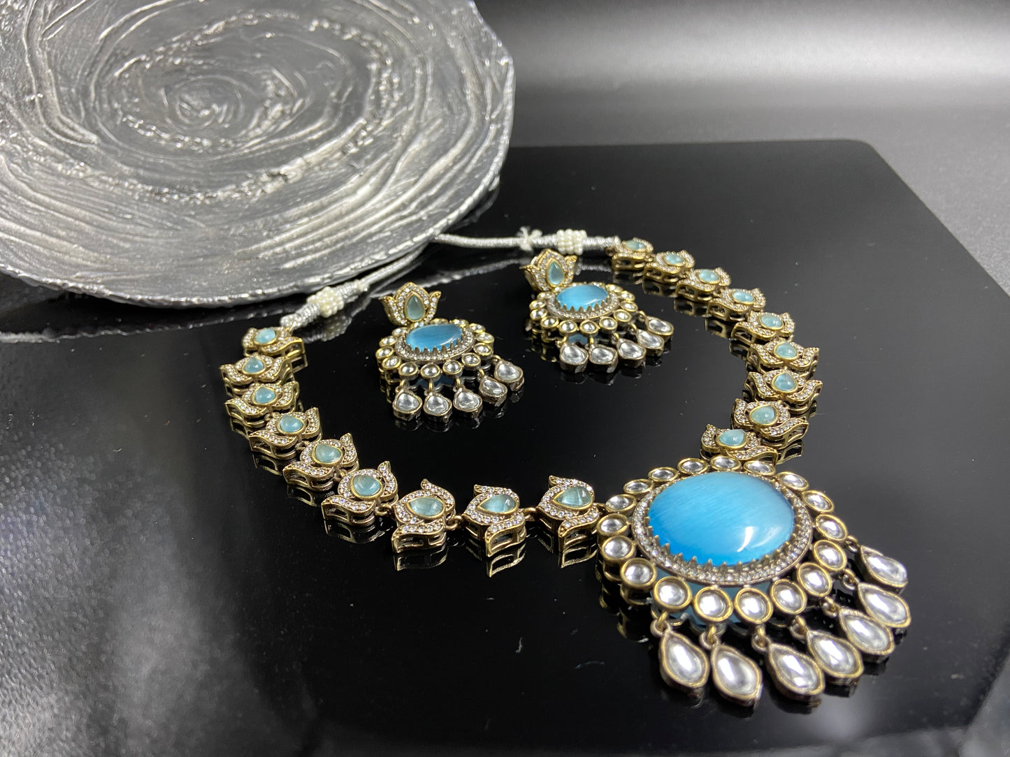 Fashionable Polki Set with Lotus Flower Strings and Blue Doublet Stones in Centre