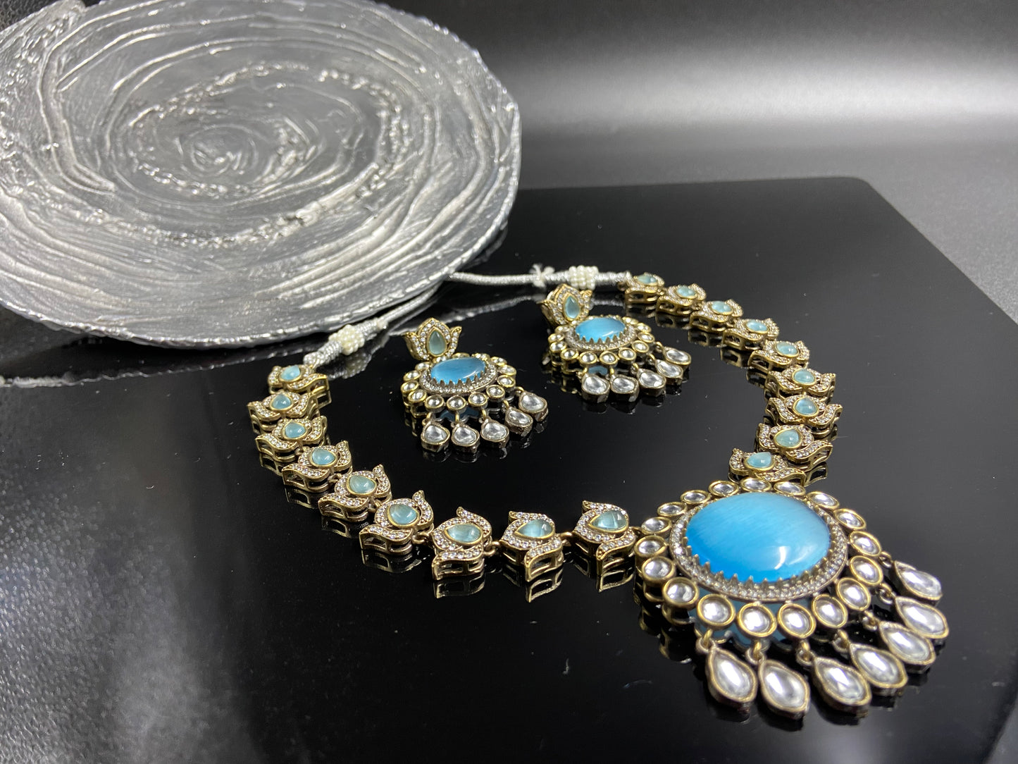 Fashionable Polki Set with Lotus Flower Strings and Blue Doublet Stones in Centre