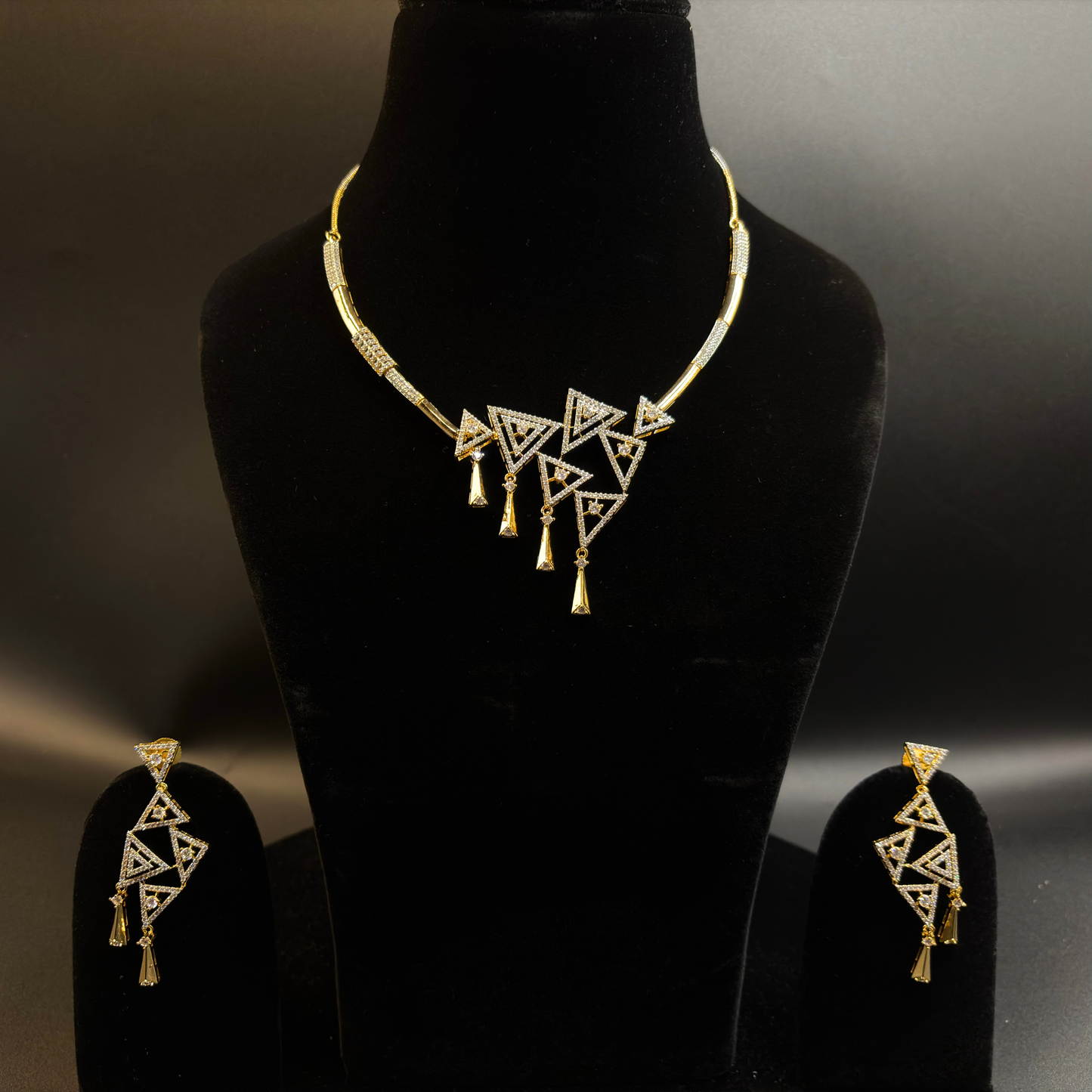 Trishakti Modern Diamond Necklace Set