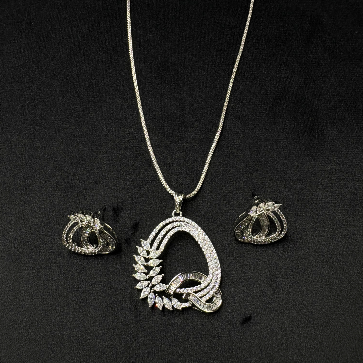 Luxe Entwine Pendant Set