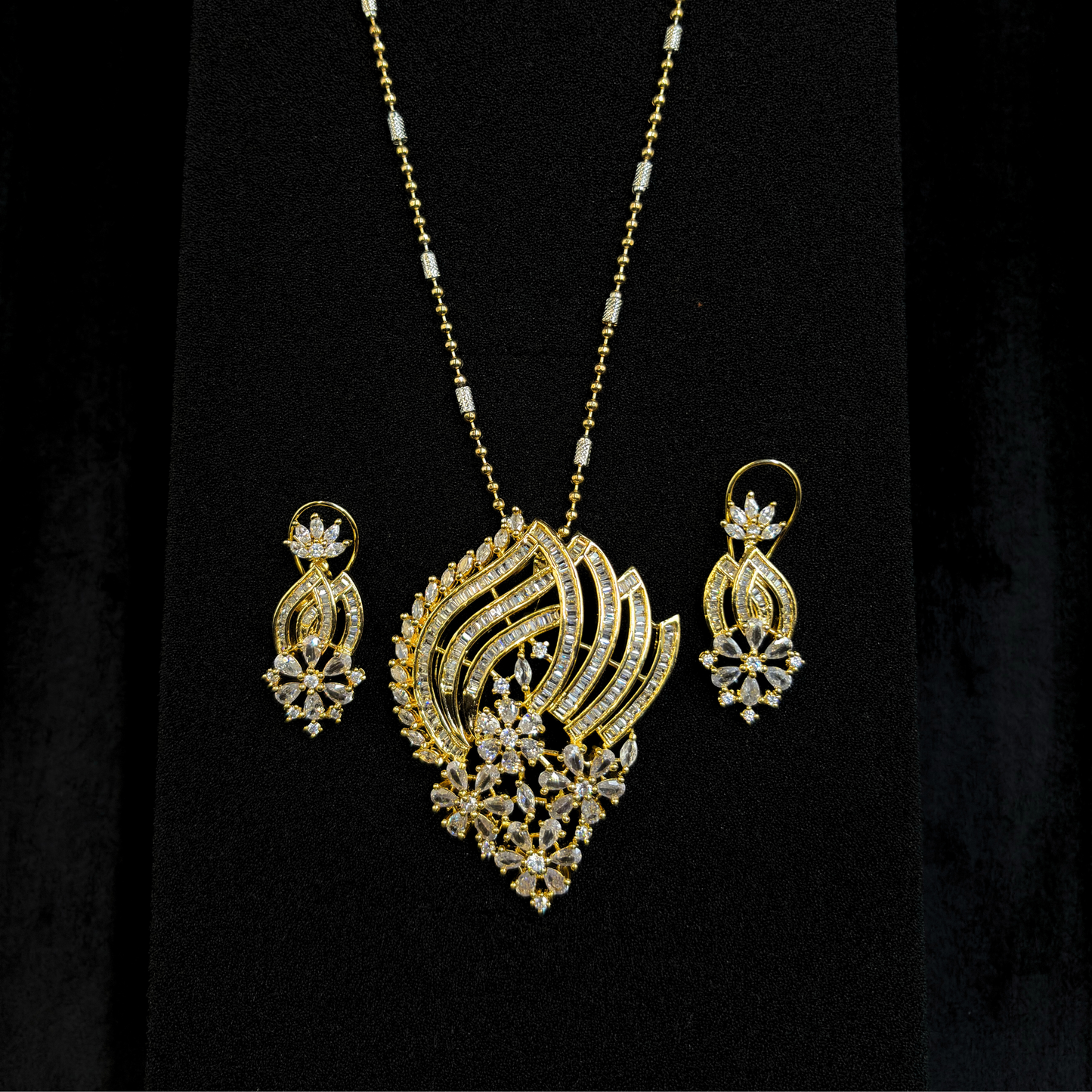 Swarna Phool Pendant Set