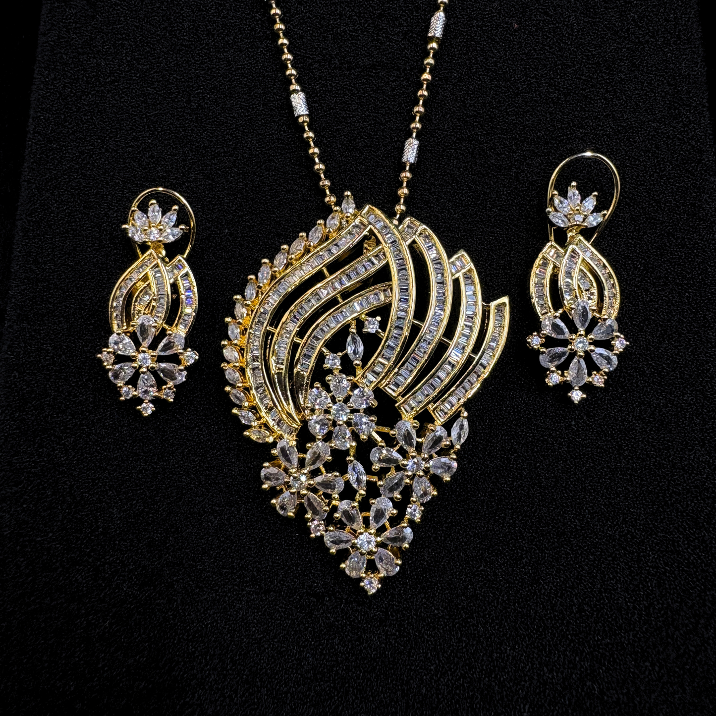 Swarna Phool Pendant Set