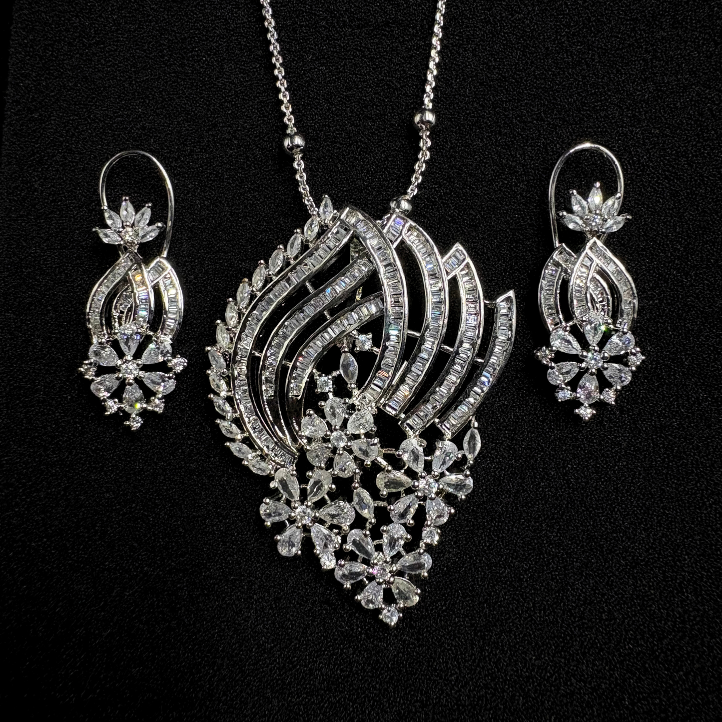Swarna Phool Pendant Set
