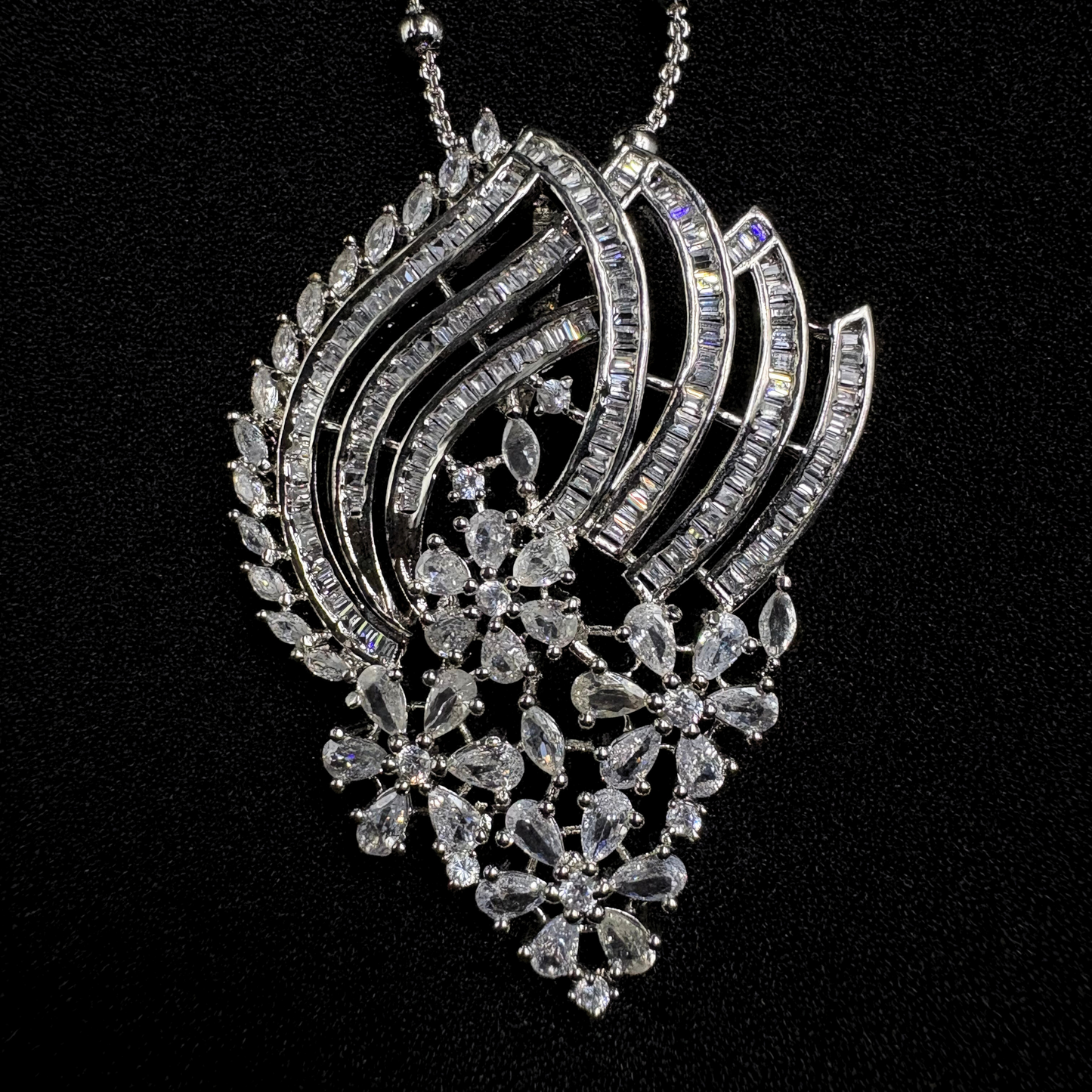 Swarna Phool Pendant Set