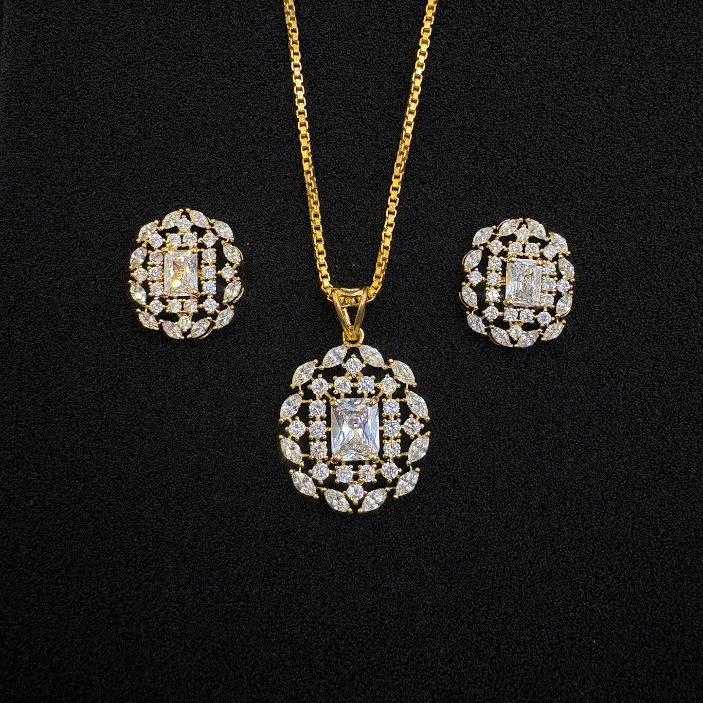 Rajasi Glow Pendant Set