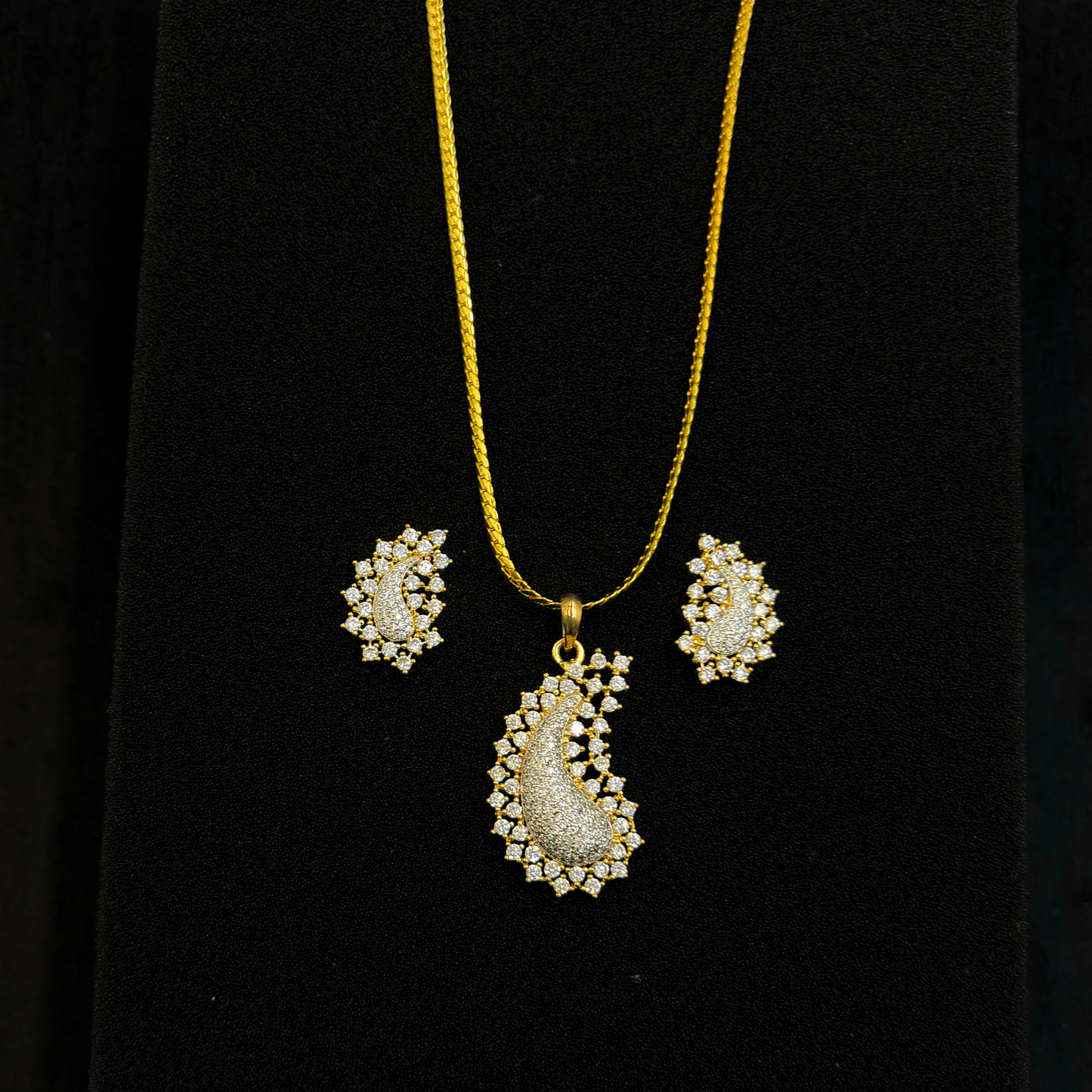 Chandrika Pendant Set