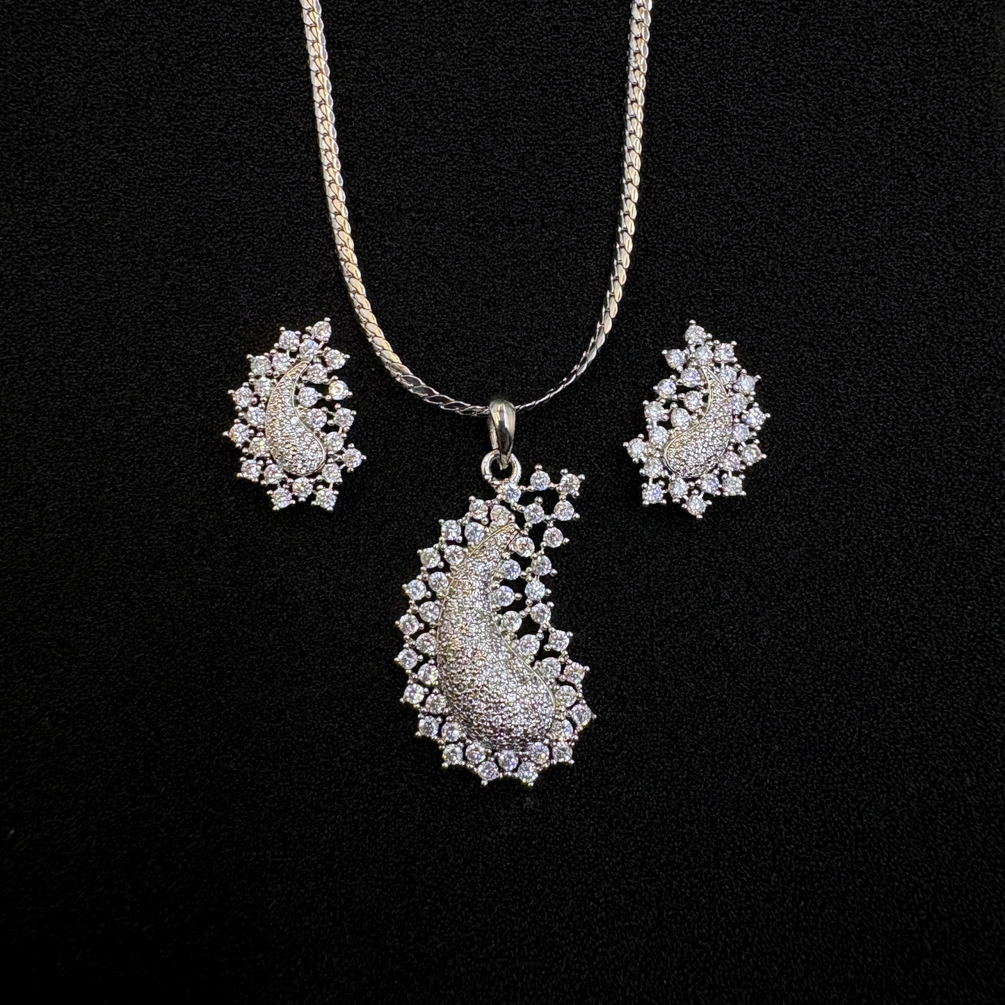 Chandrika Pendant Set
