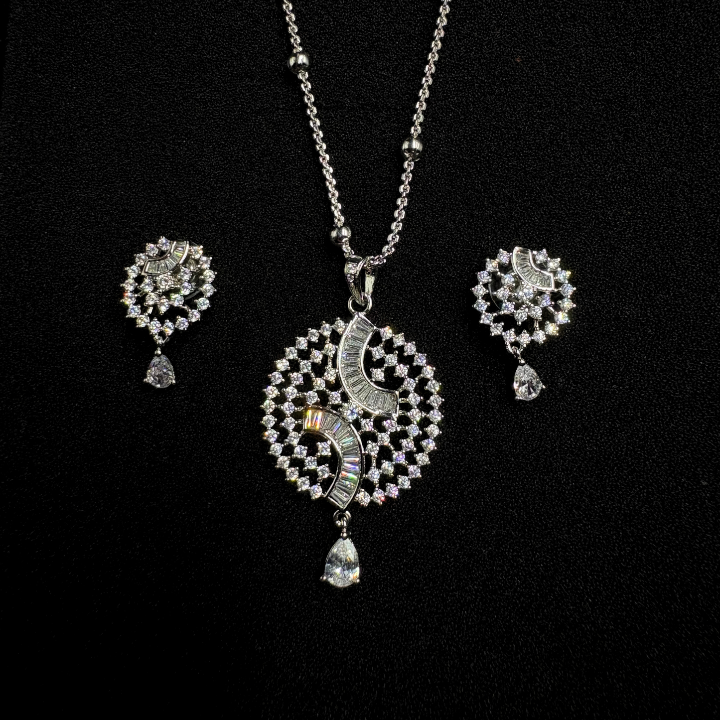 Surya Chandra Pendant Set