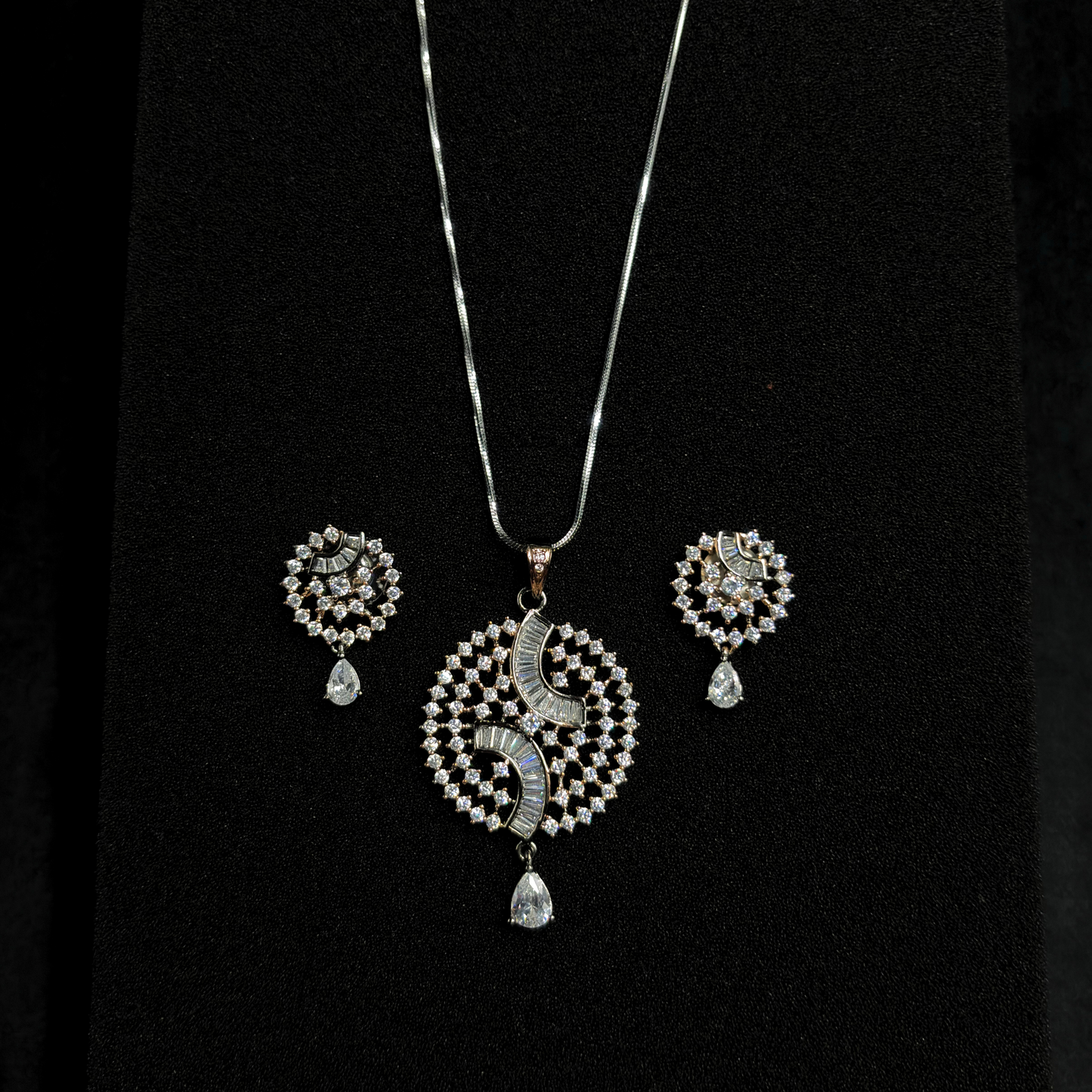 Surya Chandra Pendant Set