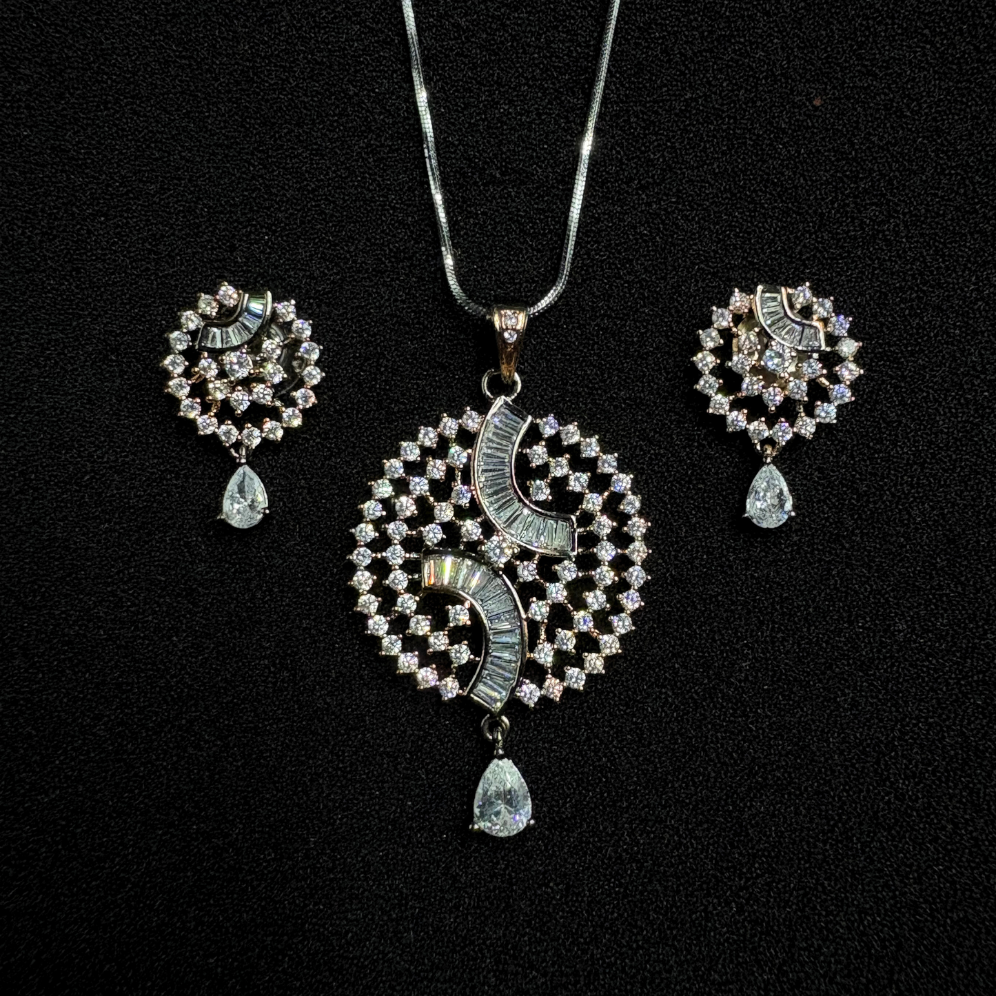 Surya Chandra Pendant Set