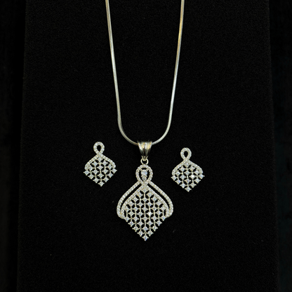 Jaali Noor Pendant Set
