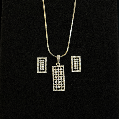 Divyam Recta Pendant Set