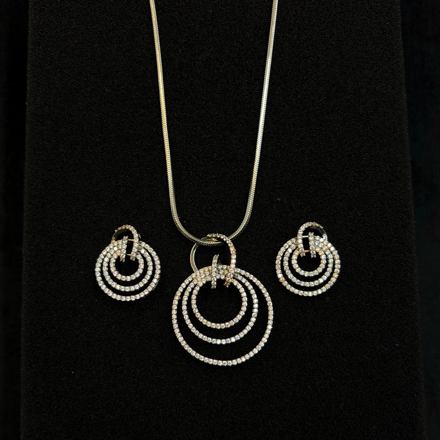 Ananta Chakra Pendant Set