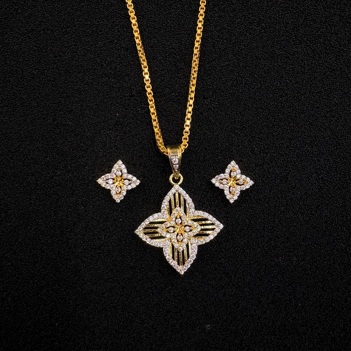 Chaturpushpa Pendant Set