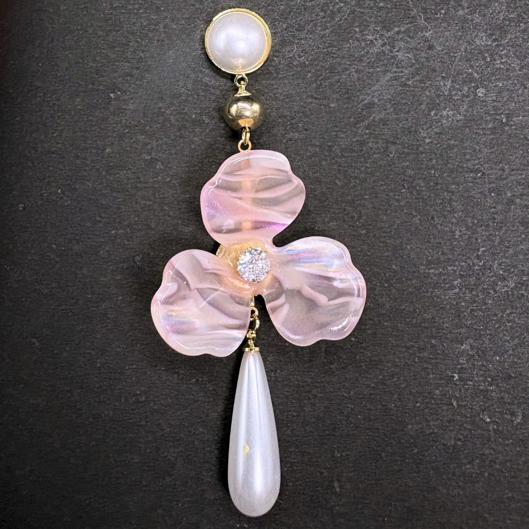 The Tri Petal Pearl Drops