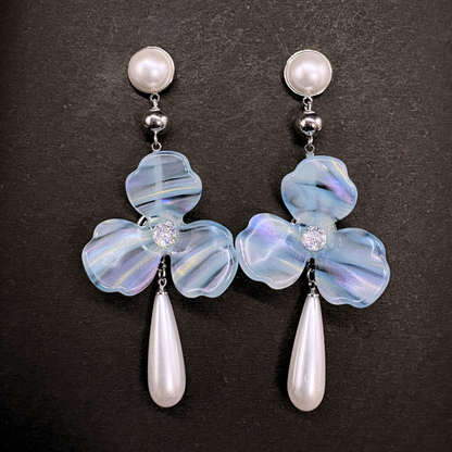 The Tri Petal Pearl Drops