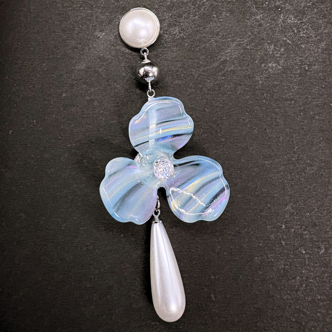 The Tri Petal Pearl Drops