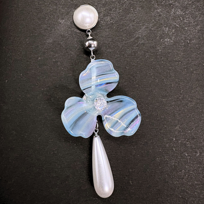 The Tri Petal Pearl Drops