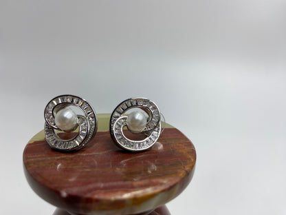 Pearl in Stone Infinity Loop Silver