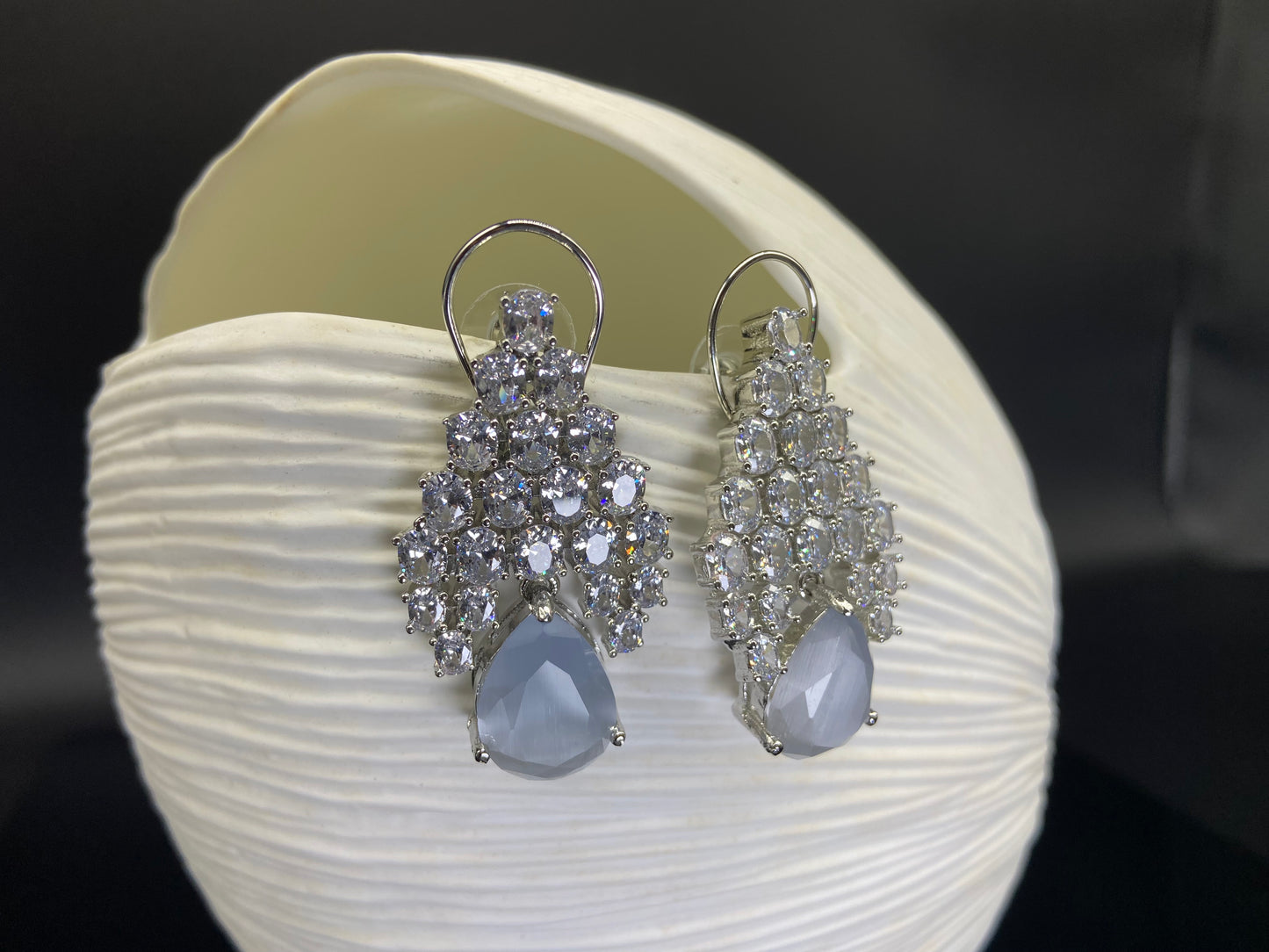 XL Shiny Stones with Beautiful Grey Drops