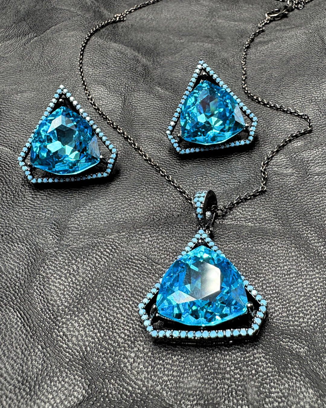 Turquoise Swarovski pendant set