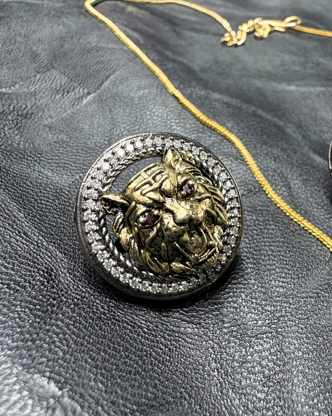 Regal Lion & Kundan pendant set with baguettes