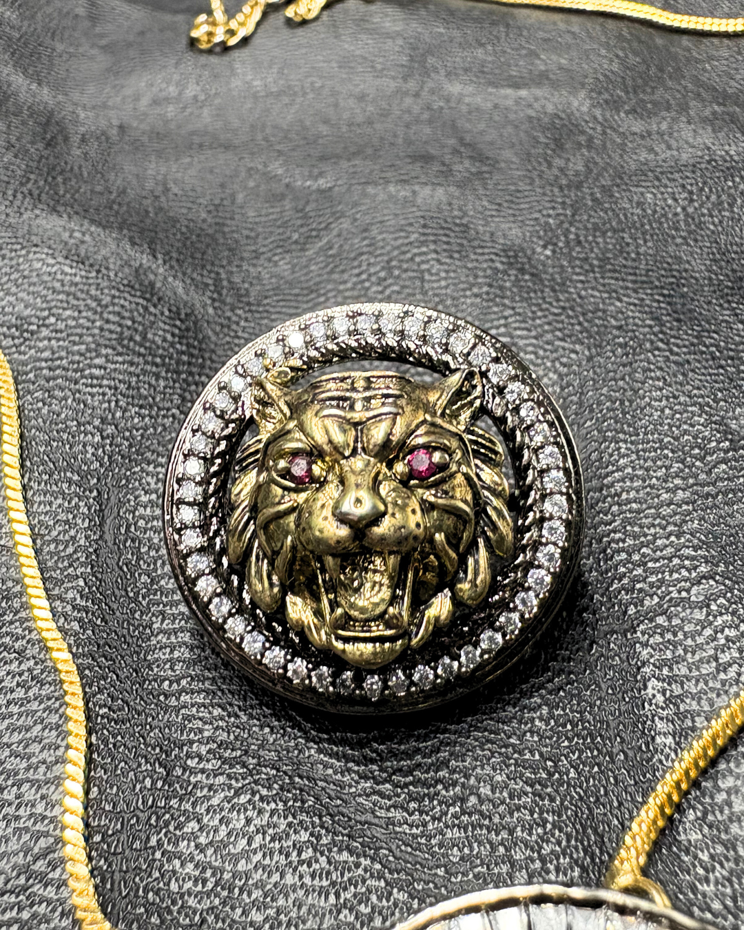 Regal Lion & Kundan pendant set with baguettes