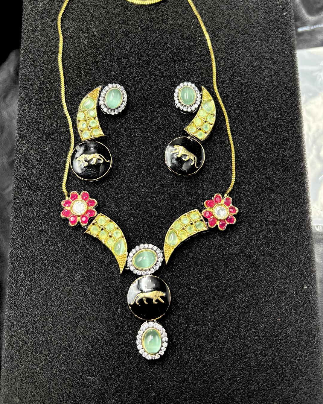 Stylish Doublet Branded Pendant Set